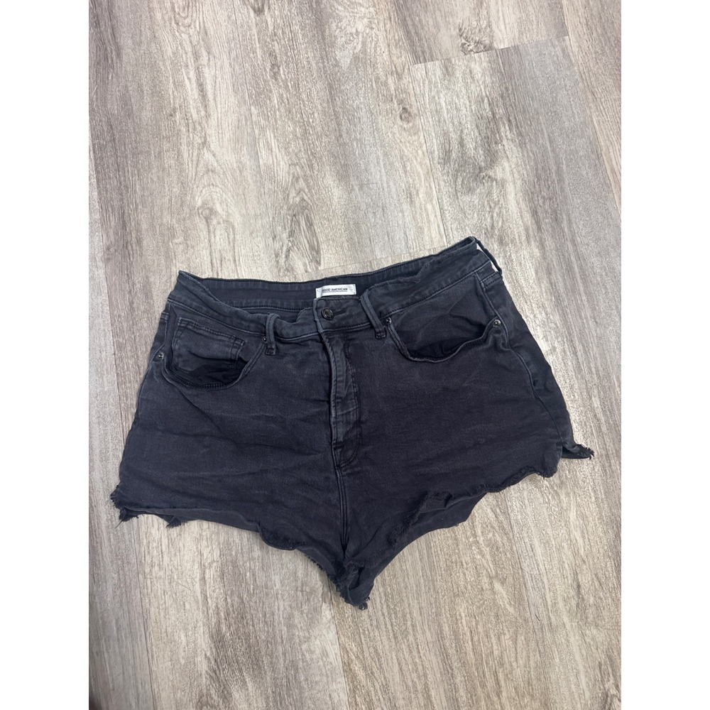 Good American Black High Rise Frayed Raw Hem Denim Shorts Size 12/31 GCS032C
